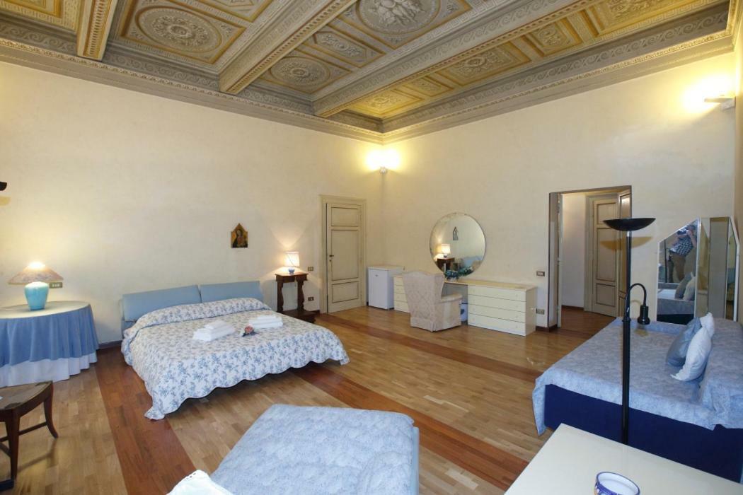 Residenza D'Epoca Montanini Bed & Breakfast Siena Exterior photo